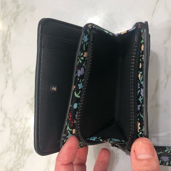 MARC JACOBS Black Mini Ditsy Floral ‘the Softshot’ Compact Wallet - Picture 6 of 11